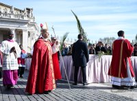 Papst Leo XIV. am Palmsonntag auf dem Petersplatz
