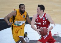 Basketball 1. Bundesliga 2012/2013:  Walter Tigers Tuebingen - Brose Baskets Bamberg