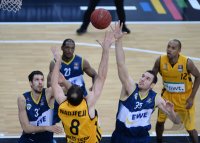 Basketball 1. Bundesliga  13/14:  Walter Tigers Tuebingen - EWE Baskets Oldenburg