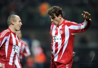 Fussball CHL  Saison 2010/2011: Bayern JUBEL nach dem Tor zum 0:1, Arjen Robben, Mario Gomez (v. li.)