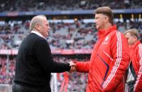 Fussball 1. Bundesliga : Manager Uli Hoeness  (li, FCB) mit Trainer Louis van Gaal (re, FCB)