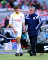 Fussball 1. Bundesliga: Trainer Jupp Heynckes mit  Patrick Helmes (Leverkusen)