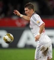 FUSSBALL, 1. BUNDESLIGA, 14. Spieltag: Bayern SCHWEINSTEIGER Einzelaktion