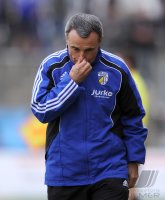 Fussball 3. Bundesliga : Trainer Wolfgang Frank (FC Carl Zeiss Jena)