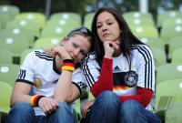 FUSSBALL WM 2010, Public Viewing im Olympiastadion MuenchenFUSSBALL WM 2010, VORRUNDE: Deutschland - Serbien