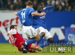 Fussball 1. Bundesliga: Schalke - Bayern, Zweikampf