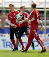 Fussball 1. Bundesliga Saison   2011/2012 :  Torwart Hans Joerg Butt , Torwart Manuel Neuer , Rouven Sattelmaier (FC Bayern Muenchen)  (v. li., FC Bayern Muenchen)