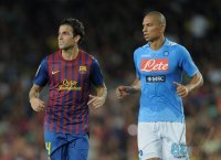 FUSSBALL International 2011/2012 :  Cesc Fabregas (Barca) und  Goekhan Inler (Napoli)