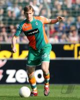 Fussball 1. Bundesliga: Bremen, MERTESACKER Einzelaktion