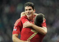 Fussball 1. Bundesliga, Saison 2011/2012: Mario Gomez, Franck Ribery (v. li., FC Bayern Muenchen)
