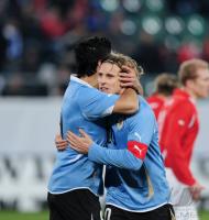 Fussball International:  Luis Suarez mit Diego Forlan (v.li., URU)