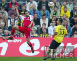 Fussball 1. Bundesliga: Dortmund - Bayern, Zweikampf