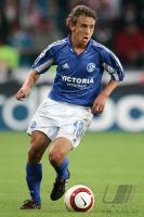 Fussball Champions League: Schalke, RAFINHA Einzelaktion