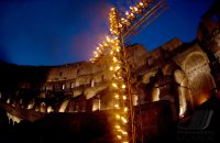 Rom Karfreitag;  Uebersicht Via Crucis am Kolosseum