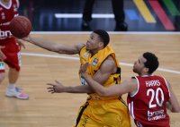 Basketball 1. Bundesliga 2013/2014:  Walter Tigers Tuebingen - Brose Baskets Bamberg