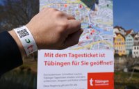 Corona Modelstadt Tuebingen: Tageszertifikat / Tagesticket Armband mit QR Code