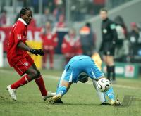 Fussball 1. Bundesliga: Bayern-Leverkusen, Zweikampf