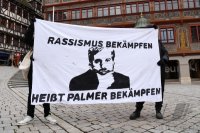Demo gegen Oberbuergermeister Boris Palmer Tuebinger Marktplatz