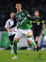 Fussball: 1. Bundesliga Saison 2010/2011: Bremen, WAGNER am Ball