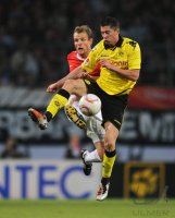 1. Fussball Bundesliga: Bo Svensson (li, 1. FSV Mainz 05) gegen Robert Lewandowski (re, Borussia Dortmund)