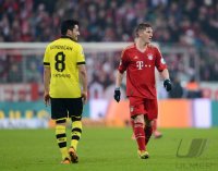 FUSSBALL DFB POKAL  Saison 2012/2013:  Bastian Schweinsteiger (FC Bayern Muenchen) und Ilkay Guendogan (Borussia Dortmund)