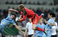 Fussball International EM 2012 Testspiel: Diego GODIN (li, Uruguay) gegen Manuel NEUER (Mitte, Deutschland) gegen Sebastian ABREU (re, Uruguay)