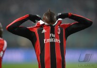 FUSSBALL INTERNATIONAL CHL ACHTELFINALE 12/13: Niang M Baye (AC Mailand)