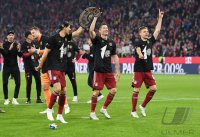 Fussball 1. Bundesliga Saison 21/22: JUBEL FC Bayern Muenchen feiert die 32. Meisterschaft