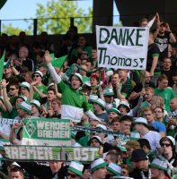 Fussball 1. Bundesliga  Saison  2012/2013: SV Werder Bremen Fans bedanken sich bei Ex Trainer Thomas Schaaf