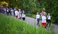 Maiandacht mit Lichterprozession mit Gnadenbild der Schmerzhaften Mutter vom Weggental