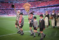 Fussball 1. Bundesliga 24/25: FC Bayern Muenchen feiert die 34. Deutschen Meisterschaft