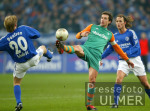 Fussball 1. Bundesliga: Schalke - Bremen, Zweikampf