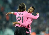 FUSSBALL SERIE A:  Andrea Pirlo, Arturo Erasmo Pardo Vidal (v.li., Juventus Turin)