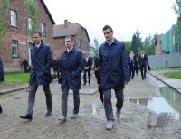 Fussball: DFB Delegation besucht KZ in Auschwitz, 01.06.2012
