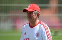 Fussball 1. Bundesliga:  Trainer Jupp Heynckes  (FC Bayern Muenchen)