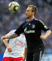 FUSSBALL, 1. BUNDESLIGA, 27. Spieltag: Schalke, RAKITIC am Ball
