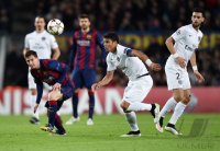 Fussball CHL  Saison 2014/2015: Thiago Silva (Paris Saint-Germain) gegen Lionel Messi (Barca)