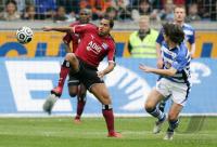 Fussball 1. Bundesliga: Duisburg - Hamburg, Zweikampf
