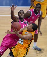 Basketball 1. Bundesliga 13/14:  Walter Tigers Tuebingen - Telekom Baskets Bonn