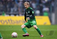 Fussball: 1. Bundesliga Saison 2010/2011: Bremen, MARIN am Ball