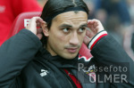 FUSSBALL 1. Bundesliga  Hakan Yakin (VfB) auf der Ersatzbank