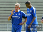 Fussball 1. Bundesliga: Training S04, Trainer Jupp Heynckes