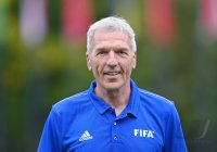 Trainer Ernst Middendorp