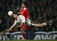 Fussball 1. Bundesliga: St. Pauli - Bayern, Zweikampf