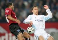 Fussball 1. Bundesliga: Schalke - Hamburg, Zweikampf