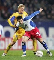 Fussball 1. Bundesliga: Hamburg - Duisburg, Zweikampf