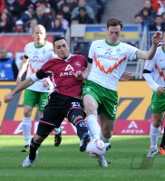 Fussball 1. Bundesliga : Ilkay Guendogan  (li, 1 FC Nuernberg) gegen Tim Borowski (re, SV Werder Bremen)