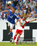 FUSSBALL 1. Bundesliga: Schalke - Koeln, Zweikampf