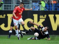 1. Fussball Bundesliga: Adam Szalai (li, 1. FSV Mainz 05) gegen Josip Simunic (re, TSG 1899 Hoffenheim)