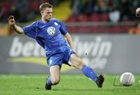 Fussball 1. Bundesliga: Wolfsburg, HOFLAND Einzelaktion am Ball